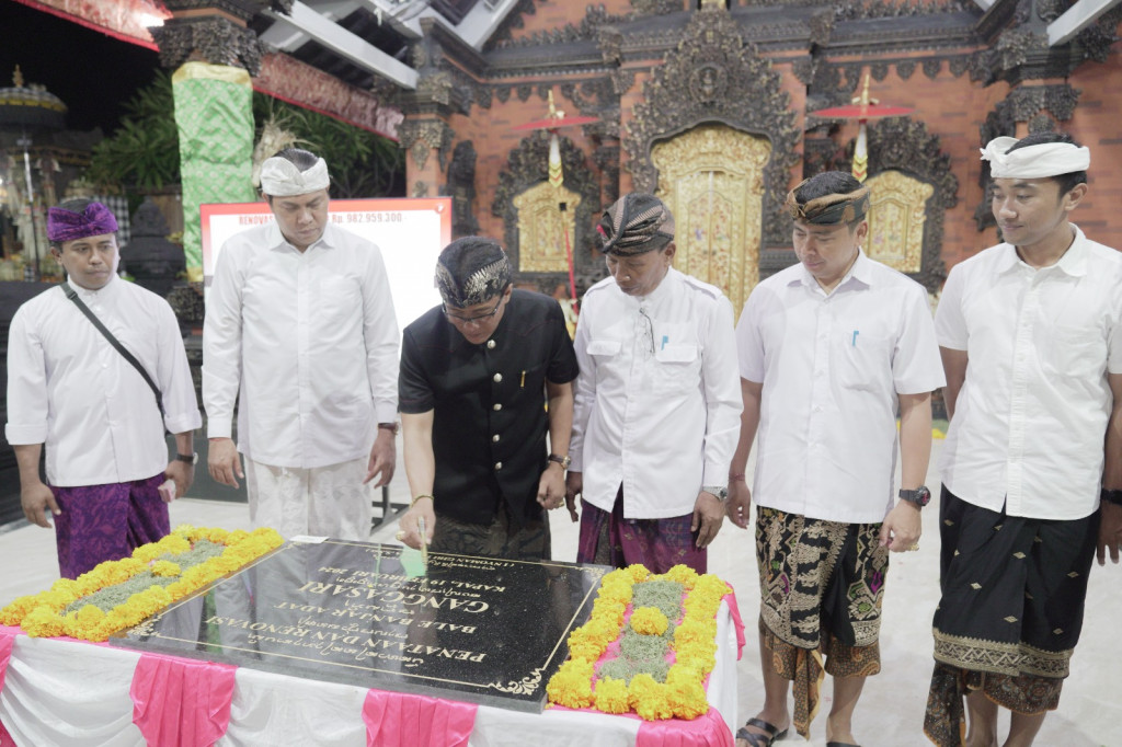 Bupati Giri Prasta Resmikan Balai Banjar Ganggasari Desa Adat Kapal